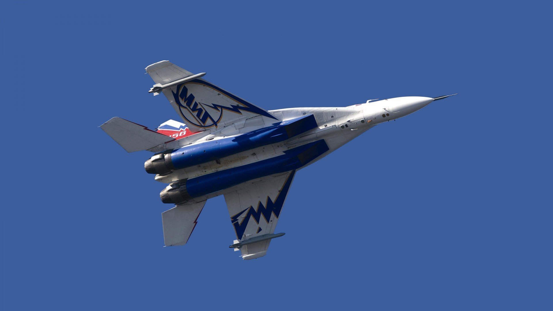 中锋回撤拿球是否成为破解低位防守的关键点，中锋后撤步