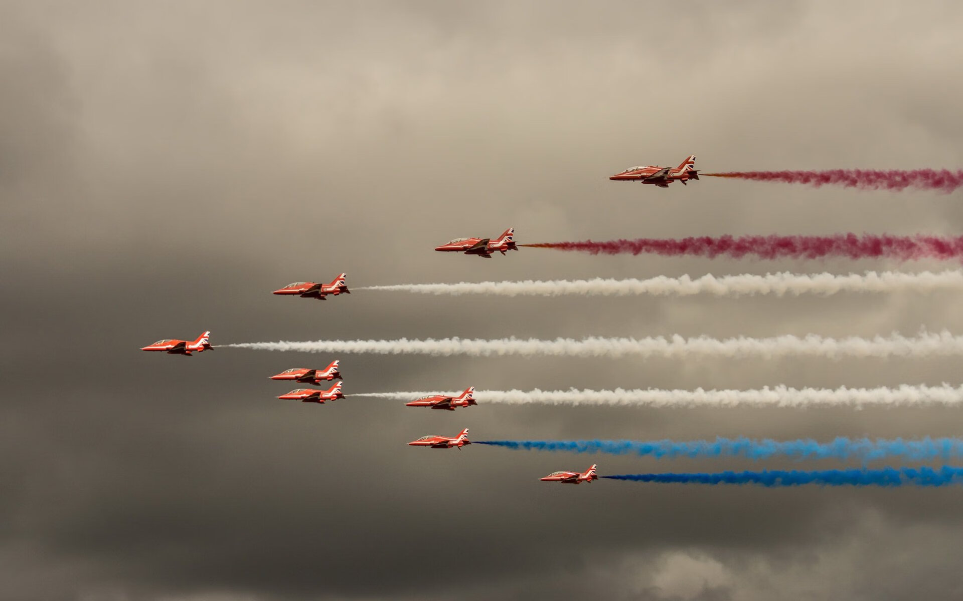 职业俱乐部缺乏可复制的青训模板，职业俱乐部青训梯队完整