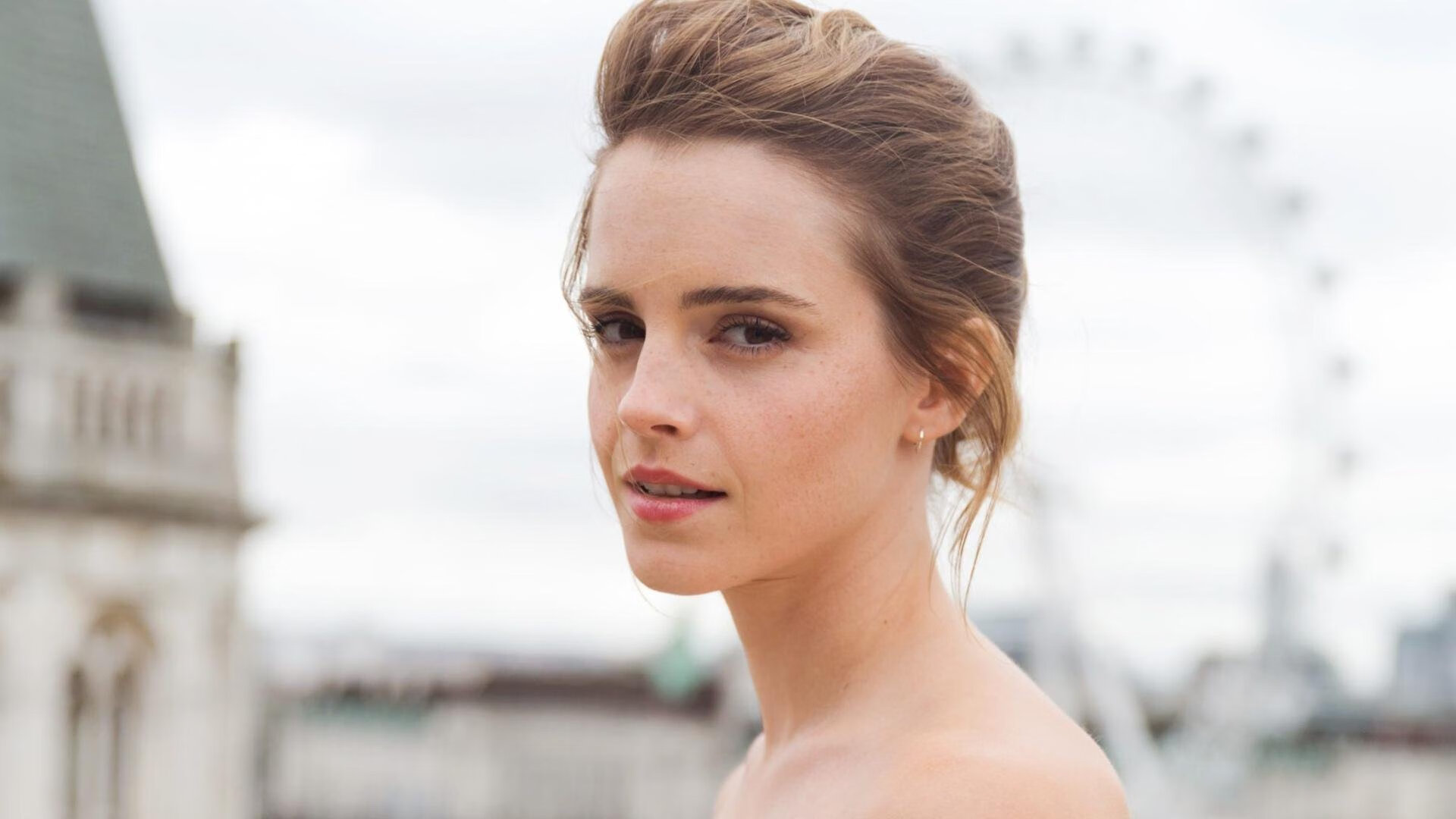 训练期间开展模拟比赛提高实战应变能力和位置转换效率,模拟训练采用的两种方式是什么